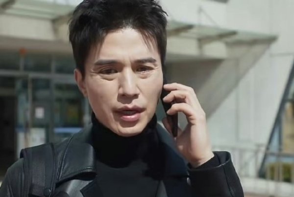 配资炒股的 李栋旭新剧《善良的他》状态老了好多